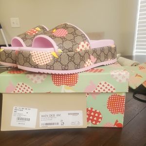 Gucci slides size 39